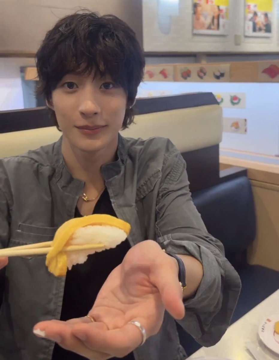 nuoton_'s tweet photo. 왜케차카니가나디. . . https://t.co/IZtUzjAzc2