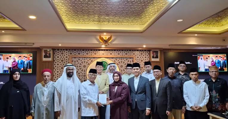BinBayyahNet's tweet photo. مجلس العلماء الإندونيسي ينظم ندوة علمية حول «صناعة الفتوى وفقه الواقع عند العلامة عبدالله بن بيّه»
https://t.co/XRUNu2alLW https://t.co/1qUaww7Nz6