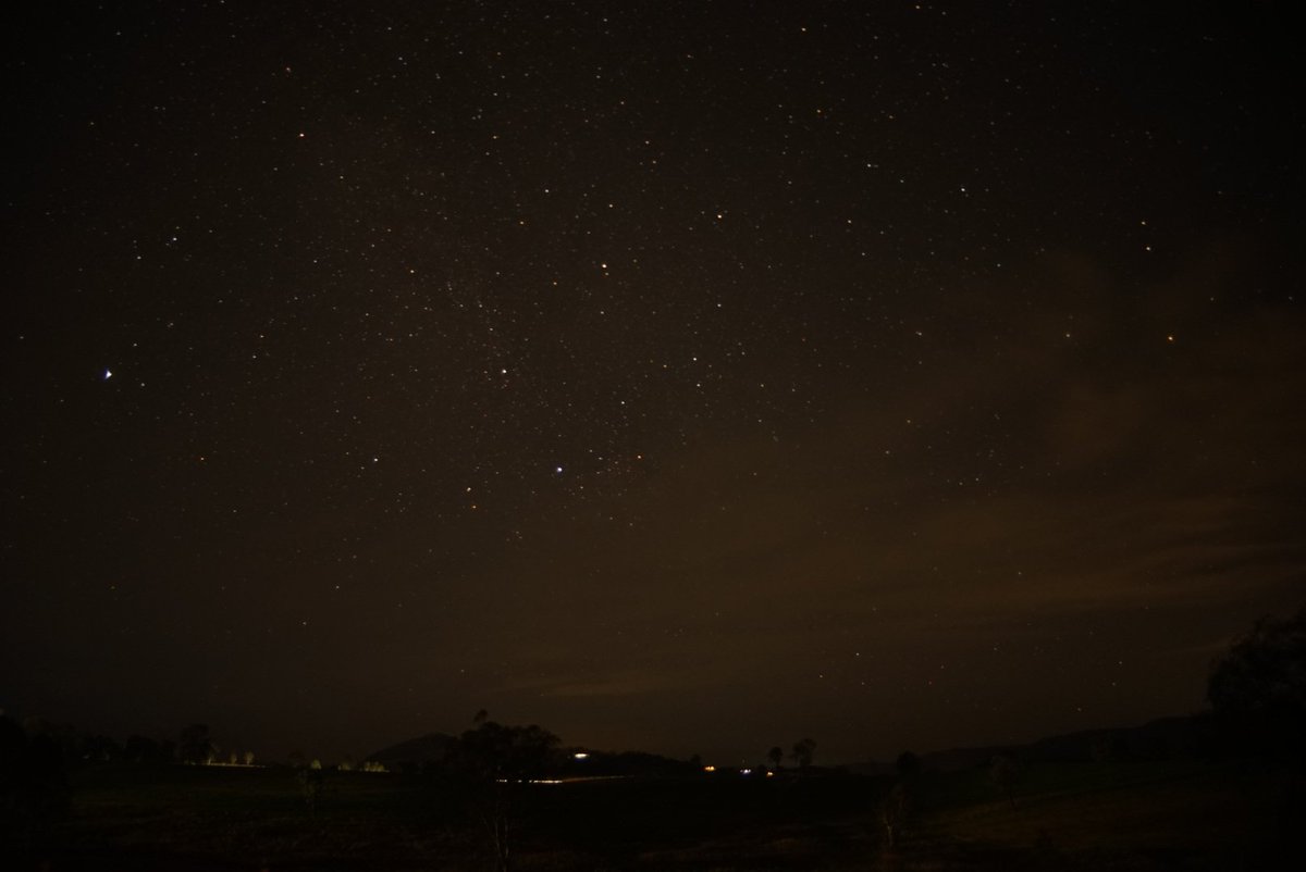 roboapologist's tweet photo. This is your sign to go out in the sticks and take photos of the night sky https://t.co/FFX43nrYgk