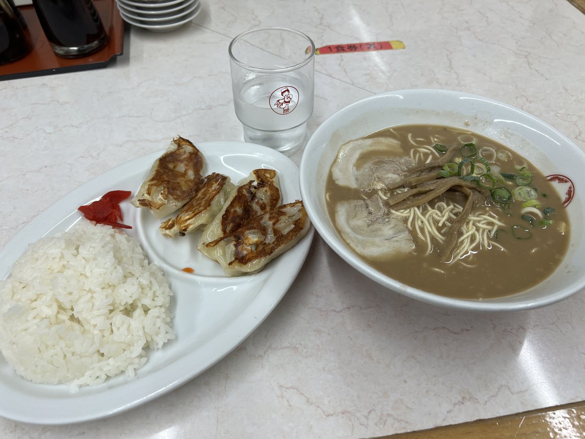 2045Fb's tweet photo. ロケ地ツアーの締めはやっぱり一久ラーメンでしょぉおおおおおおおお！！！！！！！ https://t.co/RGrxFcCdbz