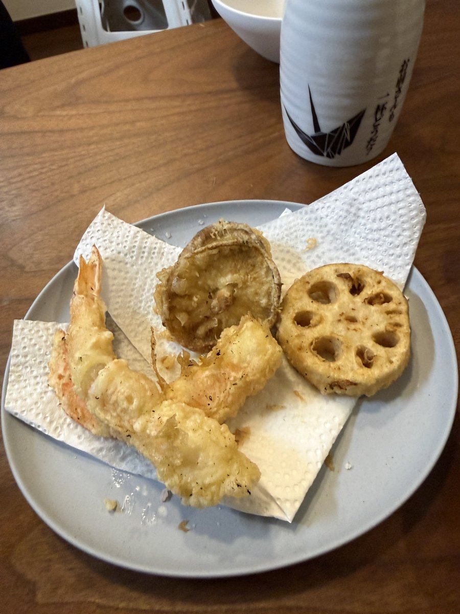 Hiromitsu1115's tweet photo. 今年は天ぷらを目の前で揚げて一品づつ食べた‼️いつもありがとう https://t.co/P6oqQ8mMQ1