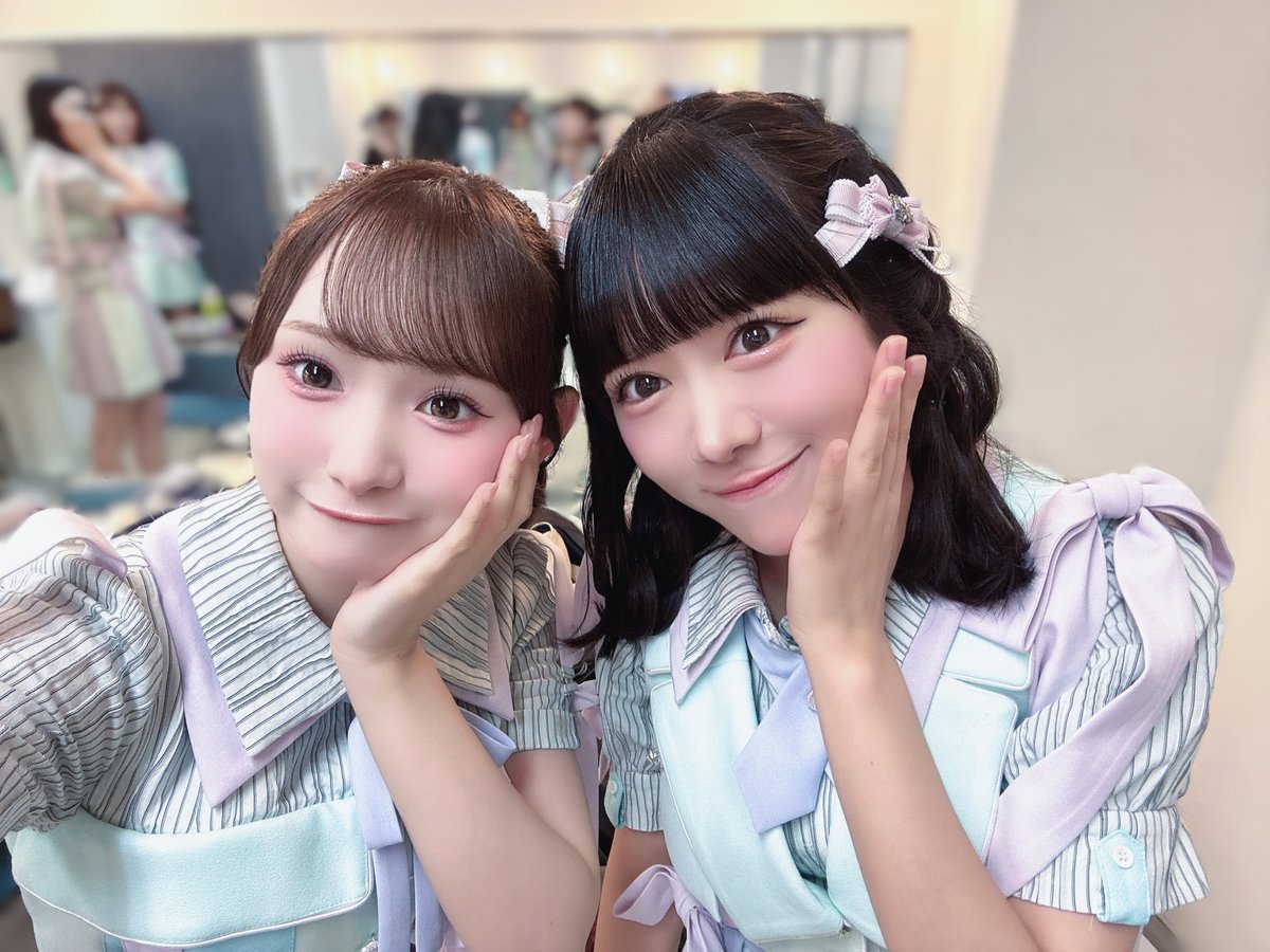 yamano_arisu's tweet photo. スペシャルライブin大阪
ありがとうございました！！🐙💘

5thシングル皆さんと素敵な思い出を
作れて嬉しいです🥰

今日はあおさんと髪飾り交換したよ😻💖
ポニーテールだっち🎀🐿🎶
明日の福岡も楽しみ〜♡
#ニアジョイ https://t.co/h3vxvizyCH