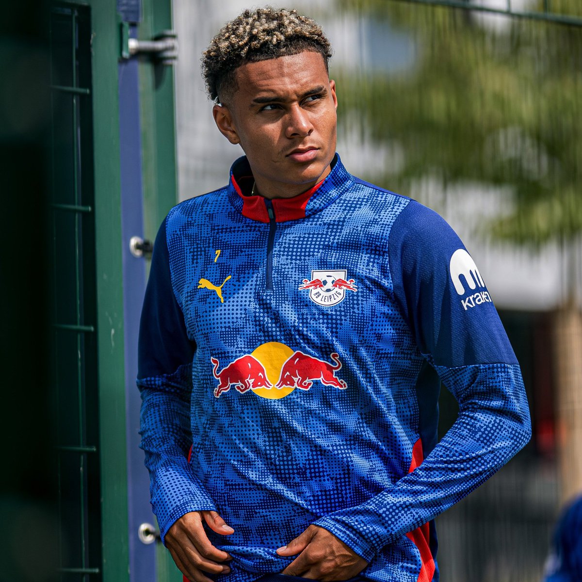 TheMatchdayHQ's tweet photo. 🚨🚨 | 𝐁𝐑𝐄𝐀𝐊𝐈𝐍𝐆: Arsenal are PREPARING a £34M bid for RB Leipzig winger Antonio Nusa.

The Gunners are reportedly LEADING the race to sign the 21-year-old in January. 👀

[@TEAMtalk, @caughtoffside] https://t.co/biEfPQ80FH