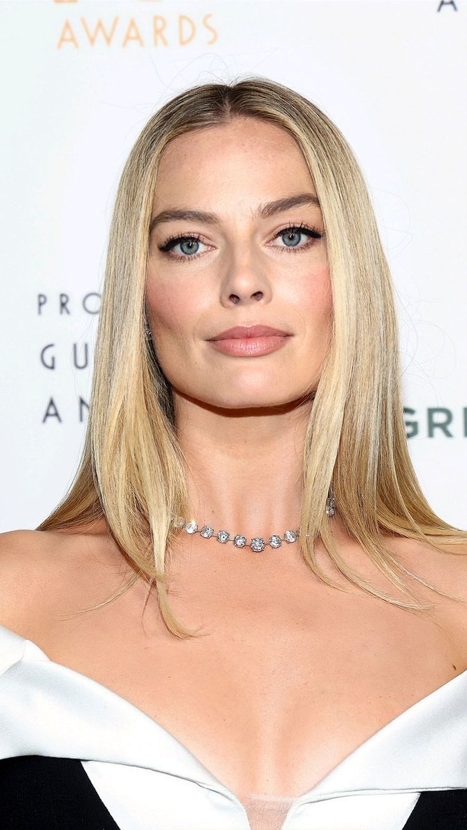 panels96259's tweet photo. You have 3 seconds to choose a blonde

A)  Sydney Sweeney
B) Margot Robbie
C) Amanda Seyfried
D) Brie Larson https://t.co/fKXCN2CCF6