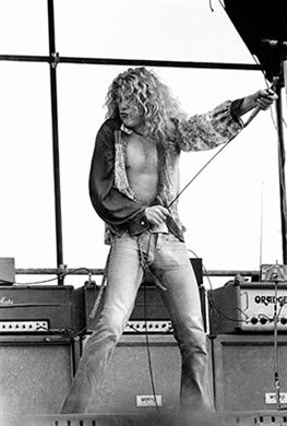 No_Quarter4's tweet photo. Ahhhhhhhhh A #GoldenGod 🙏🏻
#Planty
@RobertPlant
#LedZeppelin https://t.co/PBCu1QxOBz