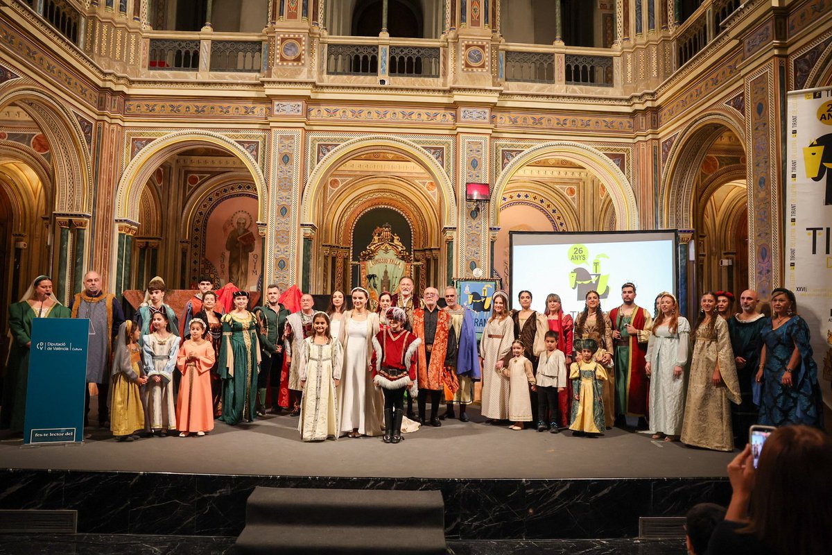JCF_Valencia's tweet photo. 📖 La falla @najordana ha donat inici a una nova edició del Tirant de Lletra amb l’acte inaugural celebrat al Centre Cultural @La_Beneficencia .

👑 La Fallera Major de València, Carmen Prades Gil, ha volgut acompanyar a la comissió en esta cita tan especial i ha participat en l’inici de la lectura del Tirant lo Blanc.

✨ Amb este acte, arranca una nova setmana dedicada a la literatura valenciana, la cultura i la festa fallera, posant en valor les nostres tradicions i la participació ciutadana.

📸 @Fotofilmax