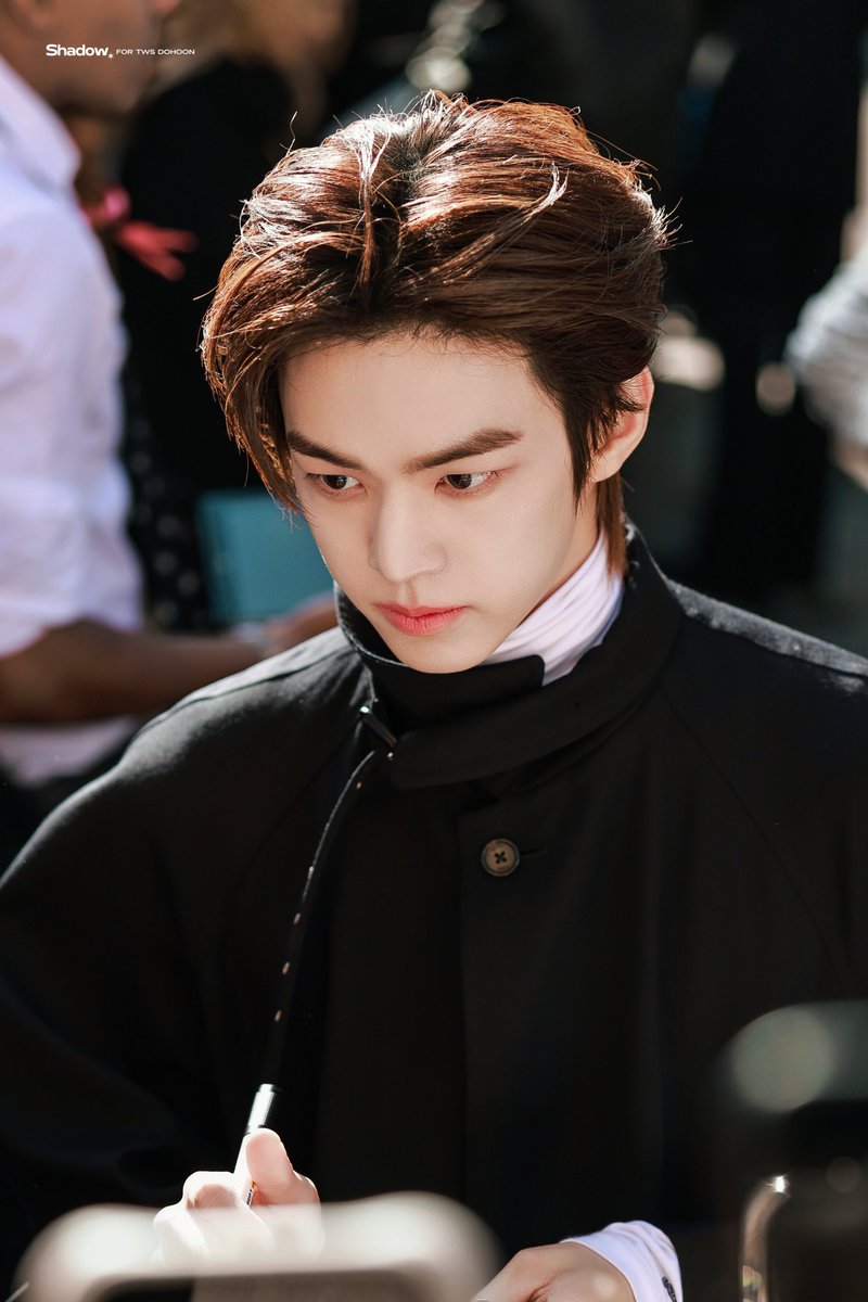 Shadow_dh130's tweet photo. 261003

#TWS #DOHOON #투어스 #도훈 #Celine #CelineEte2027 #ParisFashionWeek #TWSXCELINE @TWS_PLEDIS
 @celineofficial https://t.co/CMDDzmVbEa