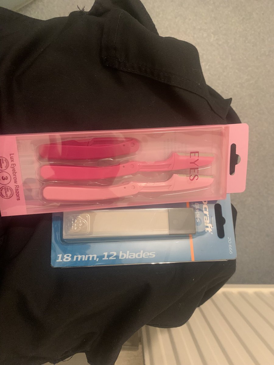Littlemoon4909's tweet photo. 🧵🪡 

I BOUGHT NEW BLADES FOR MY ART! I love making ART, and doing SPECIAL FX which are FAKE, FAKE blood for HALLOWEEN. 
ALL IN COMMENTS IS FAKE!
#ouchietwt #shedrtwt #shedtwt #blade #slittwt #988twt #shrtwt #venttwt #edrtwt #ricecaketwt #monstertwt https://t.co/JvLDkxHYFc