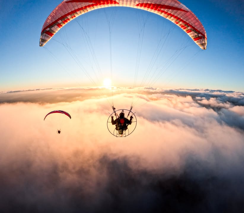 GoProJP's tweet photo. 一枚では足りない、土曜の写真まとめ
鳥の目線で見る、空の絶景 🦅

🪽 Dylan Bressart
🪽 Piotr Parczewski
🪽 Sergio Sosa
🪽 Eder Espejo

お得なセットやキャンペーンはここから 🛒
https://t.co/RvUuviNWKb https://t.co/D1jOvrV7iH