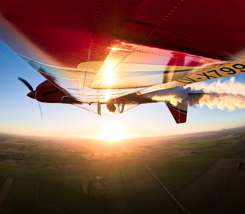 GoProJP's tweet photo. 一枚では足りない、土曜の写真まとめ
鳥の目線で見る、空の絶景 🦅

🪽 Dylan Bressart
🪽 Piotr Parczewski
🪽 Sergio Sosa
🪽 Eder Espejo

お得なセットやキャンペーンはここから 🛒
https://t.co/RvUuviNWKb https://t.co/D1jOvrV7iH