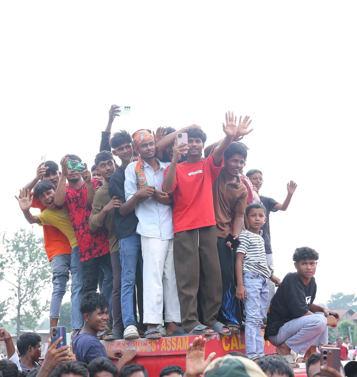 himantabiswa's tweet photo. When the audience is so special and so eager to listen to your vision, you know we are headed the right way!

Today during my campaign for #NagaonBypoll, the enthusiasm of the people reflected that @BJP4Assam will script history this time. https://t.co/f5guchIQ5G