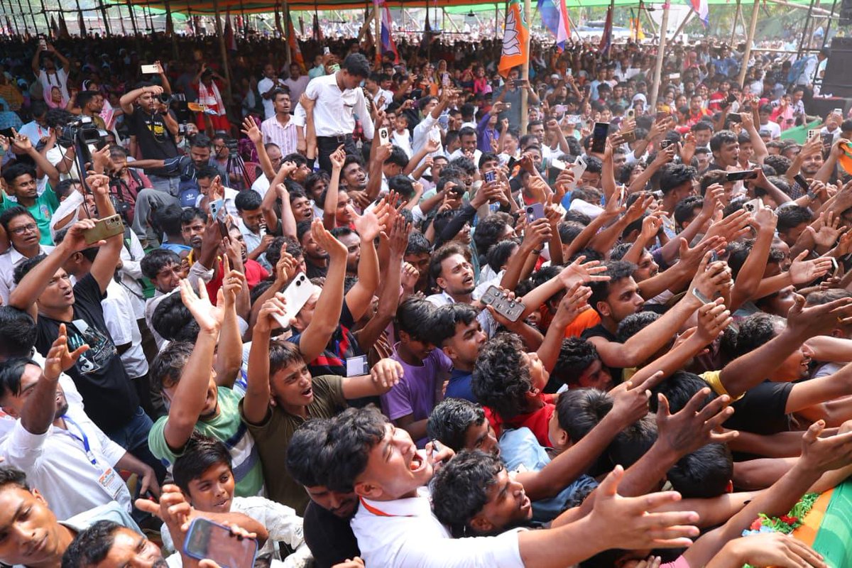 himantabiswa's tweet photo. When the audience is so special and so eager to listen to your vision, you know we are headed the right way!

Today during my campaign for #NagaonBypoll, the enthusiasm of the people reflected that @BJP4Assam will script history this time. https://t.co/f5guchIQ5G