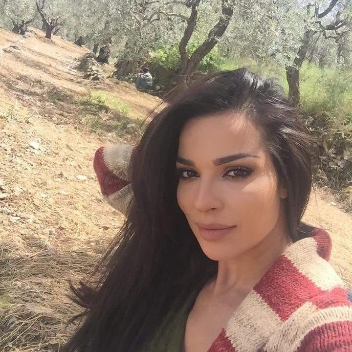 noonefyh's tweet photo. جميلتي 😔😔😔💕💕💕
#نادين_نسيب_نجيم #nadinenjeim @nadinenjeim https://t.co/4j8QeVkm2A