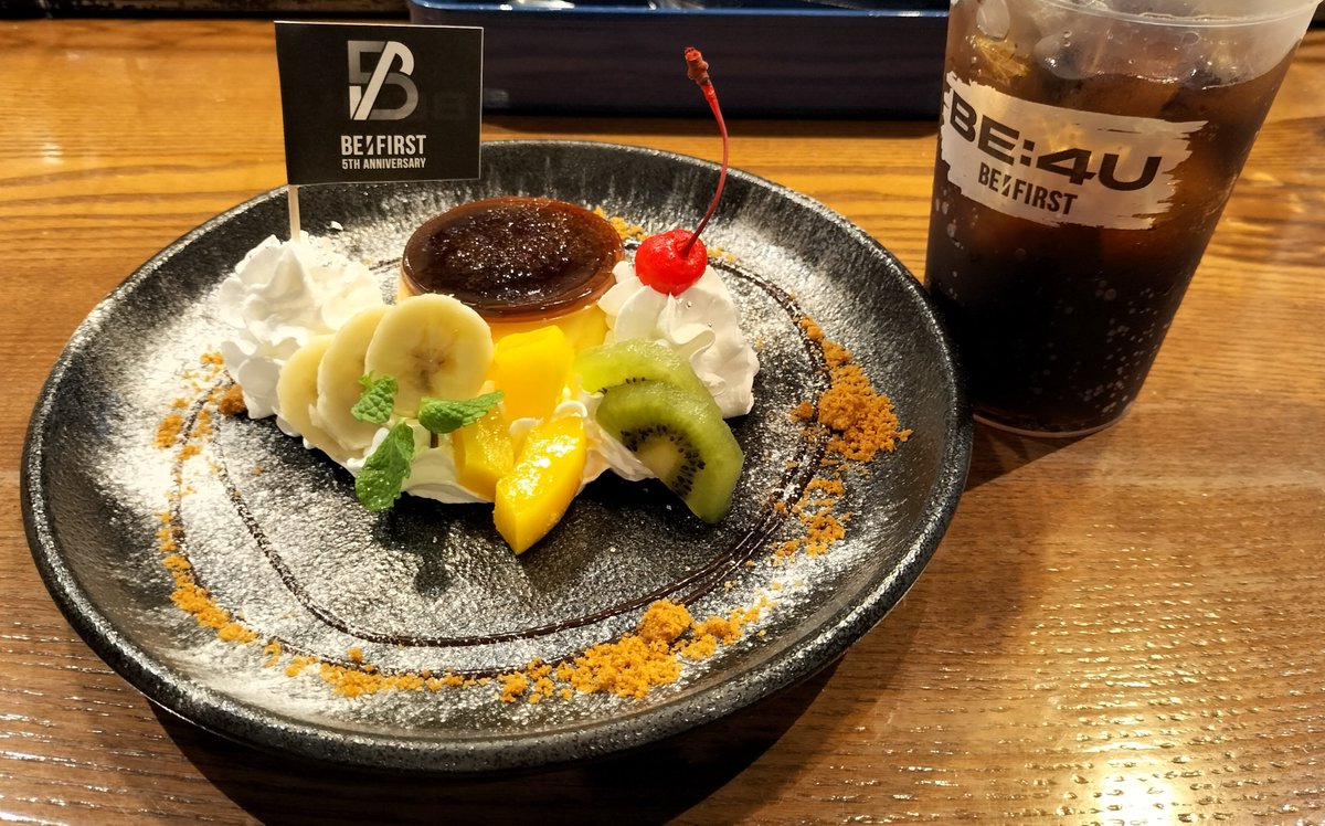 Mx7X3ay's tweet photo. 【BE:FIRST × TOWER RECORDS CAFE】
タワレコカフェ☕️行って来ました👏✨️
もう…お腹いっぱい😮‍💨
ランダムコースターはジュノンとマナト入ってるのか？謎になるくらい私の回り自引きしている人が少なかったが…気のせいか？🤔
何とかランダムコースターは96ブラ引けたから満足☺️💕
#BEFIRST #BE_4U https://t.co/MhdR2idR3D