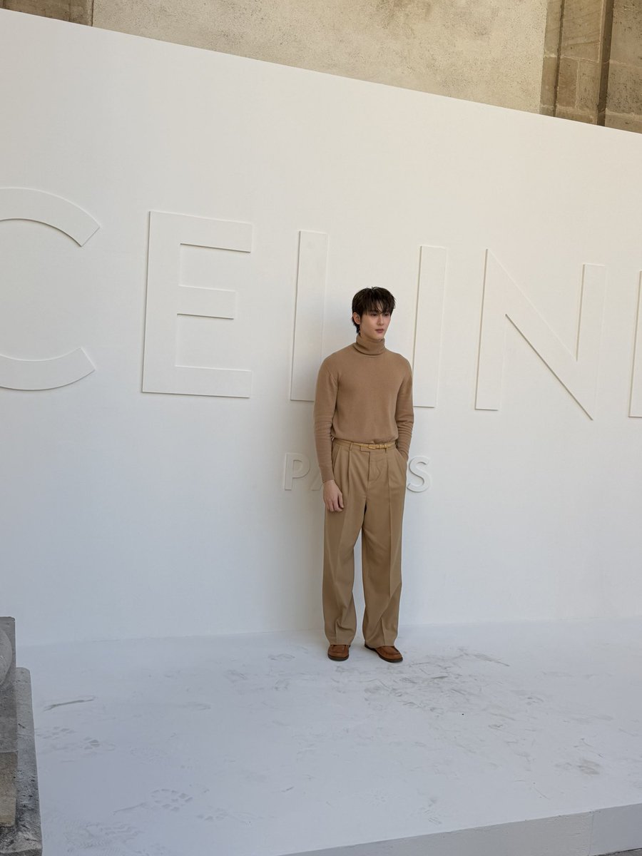 ZZocial's tweet photo. หล่อมะ! @kasibook 

#CELINE #CelineEte2027 https://t.co/jjLTmWKira