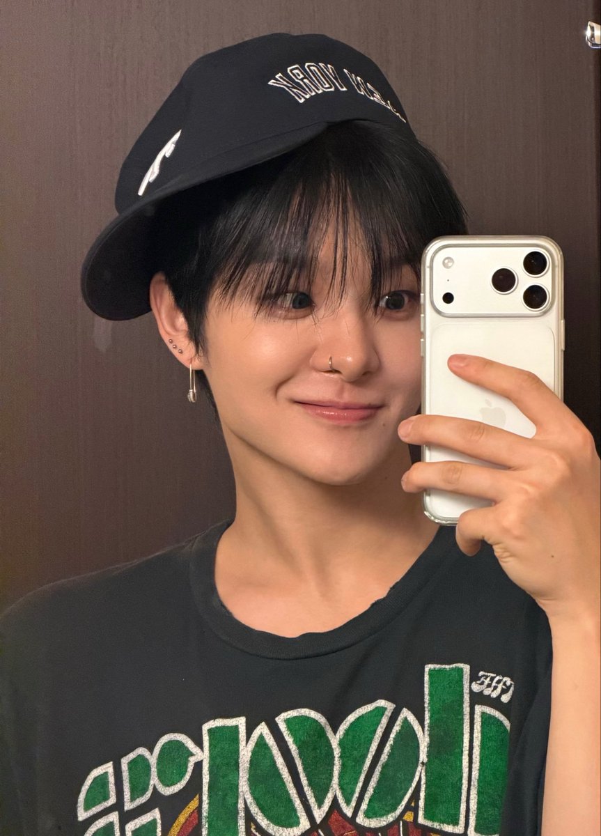 dosukhoon's tweet photo. jihoon barefaced dm selcas > https://t.co/64QTeaJvD7
