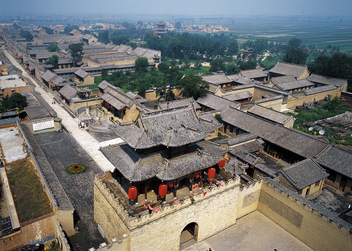 tongbingxue's tweet photo. Today, visited Chang Family Compound 常家庄园，the biggest traditional merchant residence in Shanxi.

At its peak, the estate covered about 600,000 square meters; today around 120,000 square meters are open to visitors.

Built by the Chang family, a famous “scholar-merchant” clan on the Tea Road, the manor mixes grand northern courtyards with elegant southern-style gardens.

Inside, there are long streets, walled compounds, an ancestral hall, a family academy, and large private gardens with pavilions, bridges and lakes. It is a great place to feel how Shanxi merchants lived, studied and did business two centuries ago.