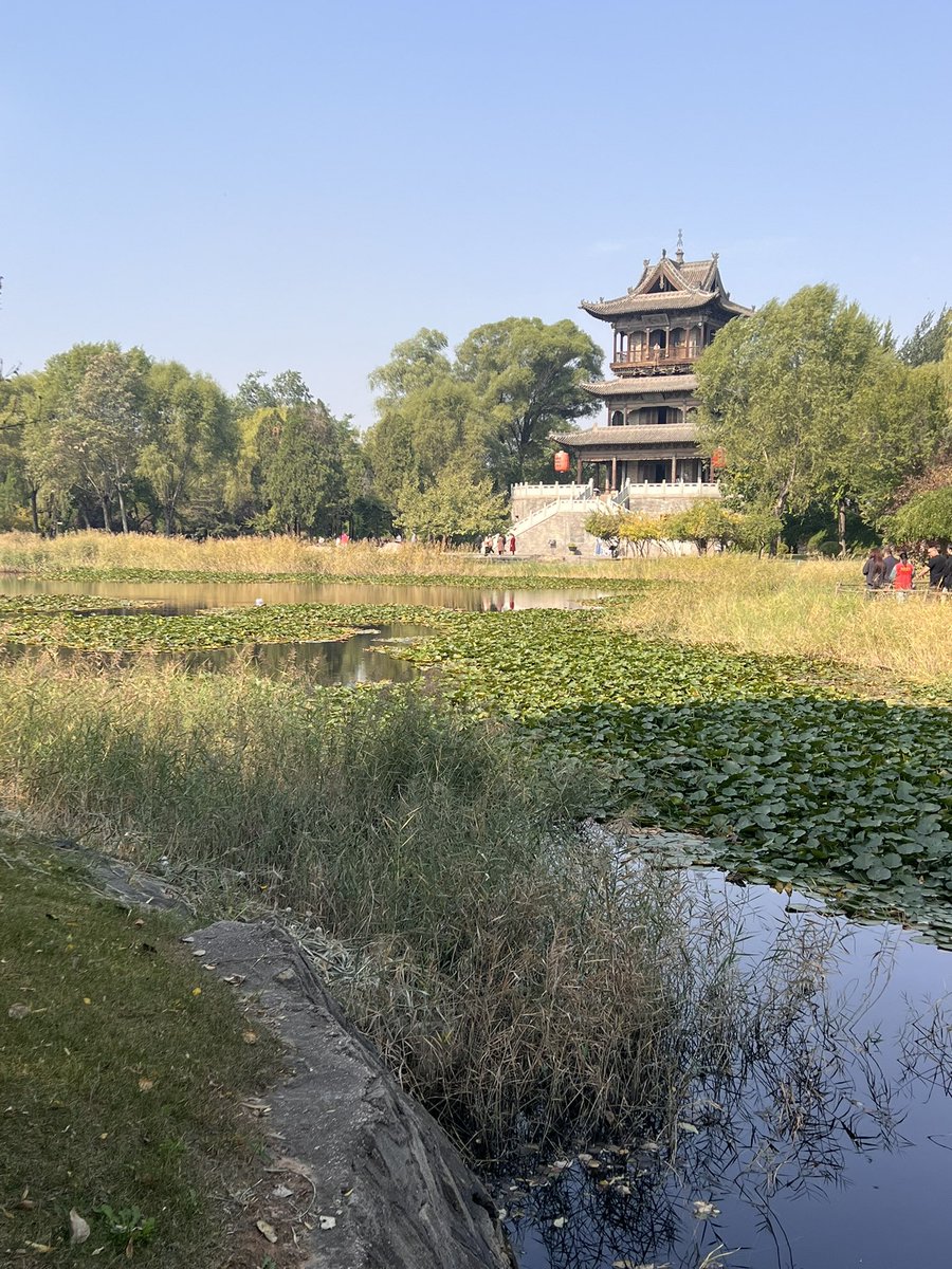 tongbingxue's tweet photo. Today, visited Chang Family Compound 常家庄园，the biggest traditional merchant residence in Shanxi.

At its peak, the estate covered about 600,000 square meters; today around 120,000 square meters are open to visitors.

Built by the Chang family, a famous “scholar-merchant” clan on the Tea Road, the manor mixes grand northern courtyards with elegant southern-style gardens.

Inside, there are long streets, walled compounds, an ancestral hall, a family academy, and large private gardens with pavilions, bridges and lakes. It is a great place to feel how Shanxi merchants lived, studied and did business two centuries ago.