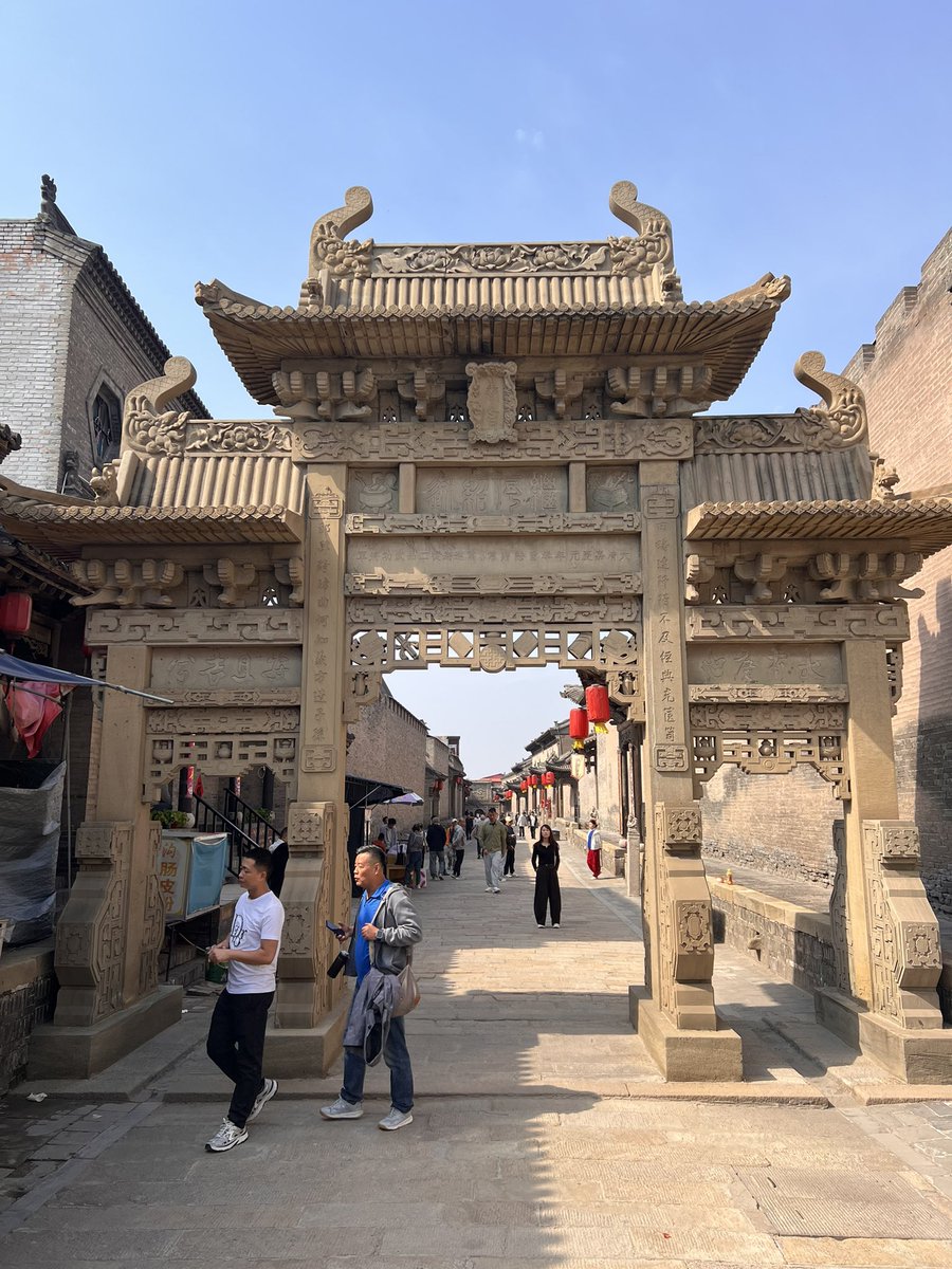 tongbingxue's tweet photo. Today, visited Chang Family Compound 常家庄园，the biggest traditional merchant residence in Shanxi.

At its peak, the estate covered about 600,000 square meters; today around 120,000 square meters are open to visitors.

Built by the Chang family, a famous “scholar-merchant” clan on the Tea Road, the manor mixes grand northern courtyards with elegant southern-style gardens.

Inside, there are long streets, walled compounds, an ancestral hall, a family academy, and large private gardens with pavilions, bridges and lakes. It is a great place to feel how Shanxi merchants lived, studied and did business two centuries ago.