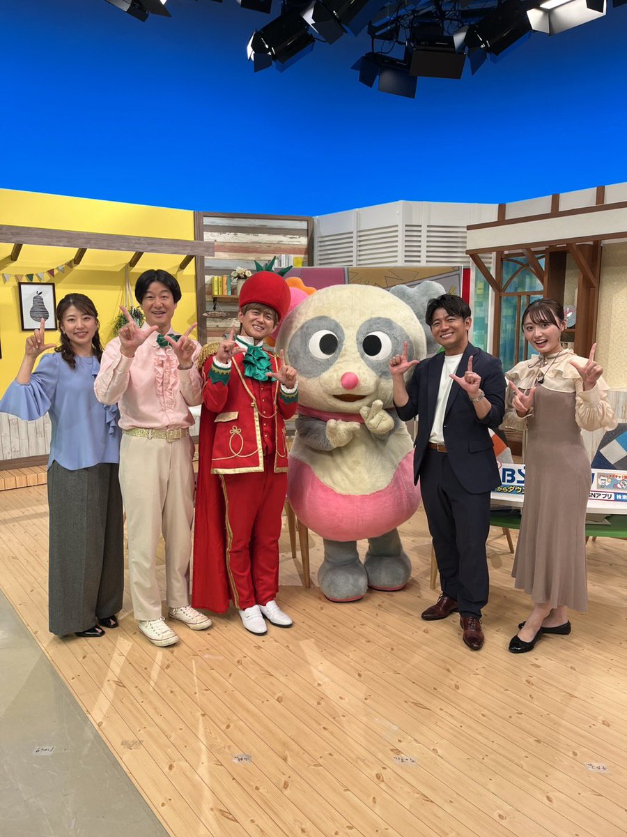 tyasu1000's tweet photo. 本日‼️

初‼️BSN新潟放送『土曜ランチTV なじラテ』にスタジオ生出演✨

出演の
チカコホンマさん、
いっすねー！山脇さん、
BSNアナウンサーの
三石佳那さん、工藤淳之介さん、加藤渚さん、麦島侑さん、ハレッタ君
スタッフのみなさま、ご視聴のみなさま

ありがとまと🍅 https://t.co/3ENPV8qVas