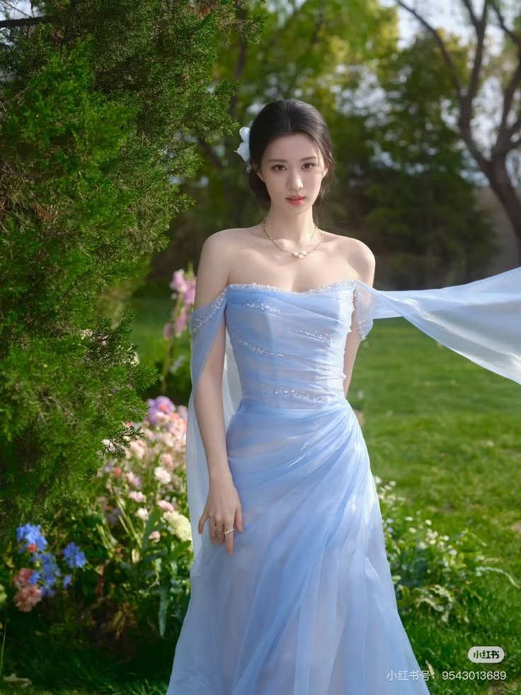 softfiiction's tweet photo. churan kayaknya taun ini tiap dateng ke event brand kebanyakan make dress warna biru deh 😭 https://t.co/bp7zYFxzTo