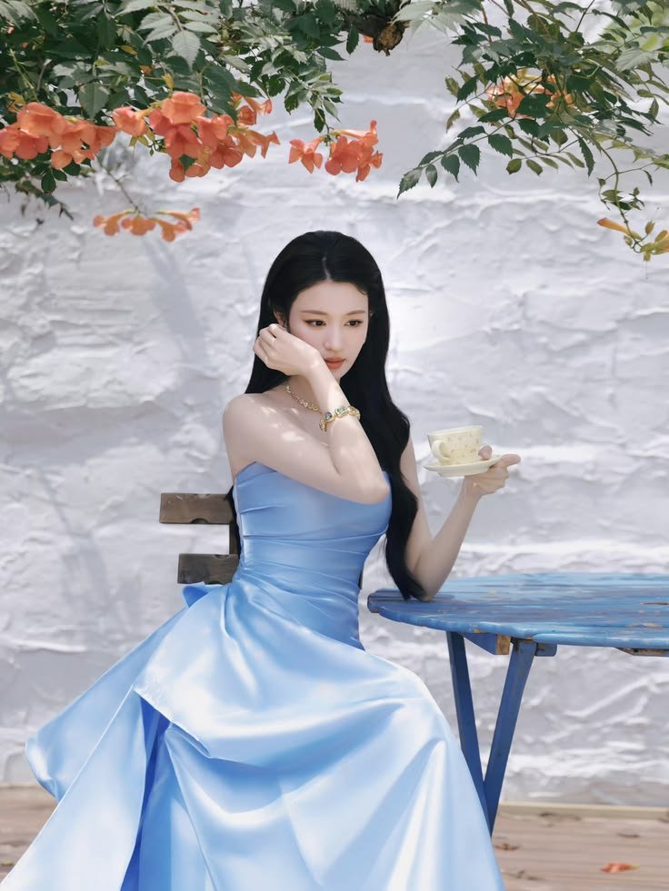 softfiiction's tweet photo. churan kayaknya taun ini tiap dateng ke event brand kebanyakan make dress warna biru deh 😭 https://t.co/bp7zYFxzTo