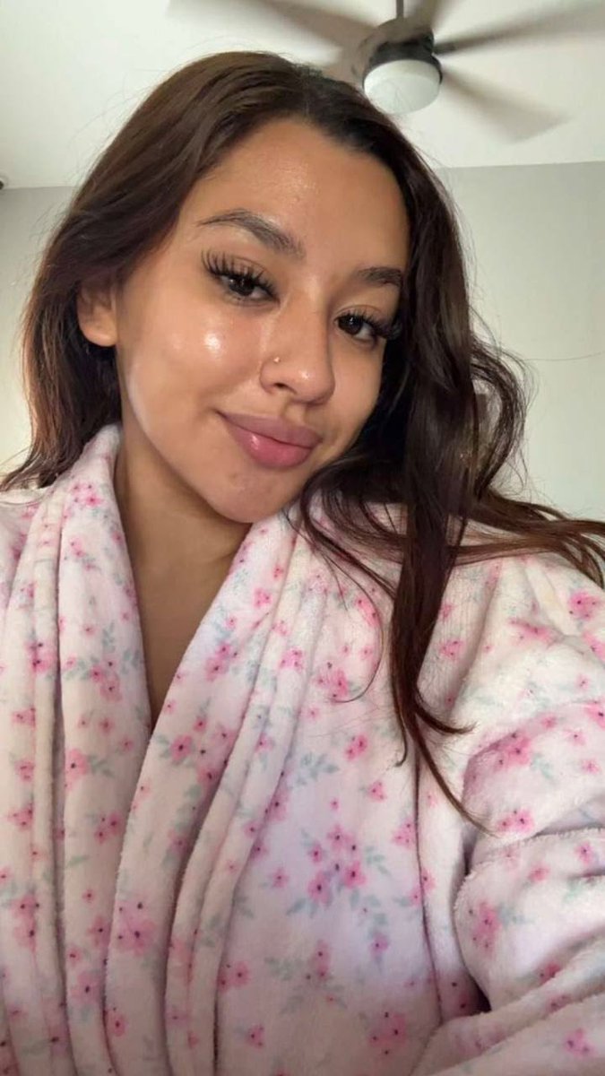 Jennyrdom's tweet photo. Good morning 💗🌄...... I wish I had someone to talk to I'm bored 😔 https://t.co/gsJoeBVKS1