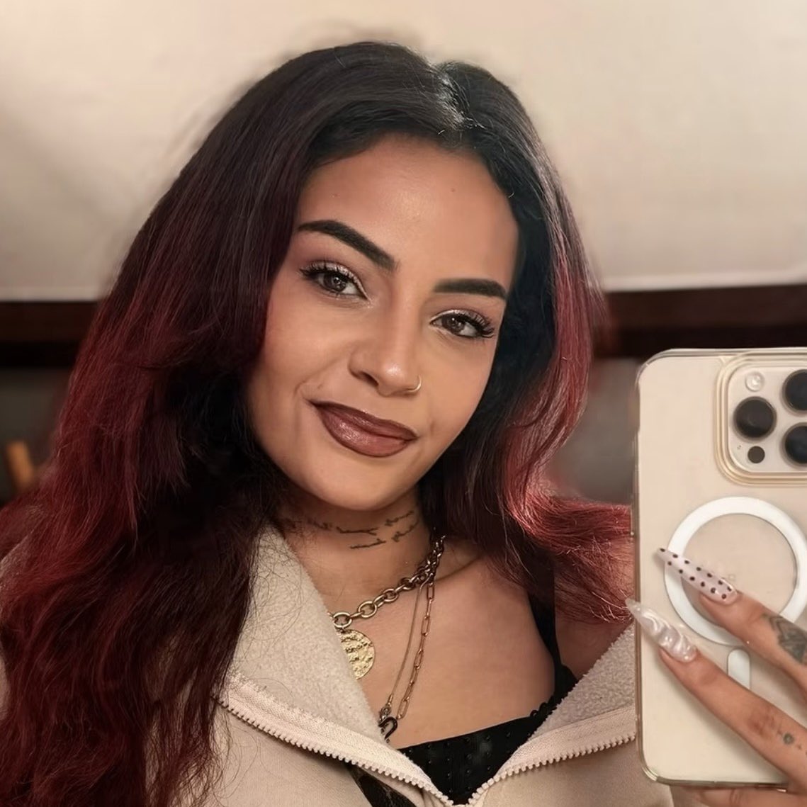 rapunchline's tweet photo. 🚨 SINDY REVIENT SUR LA TEAM BS

🗣️ « Un soir, La Fouine invite Sultan et Fababy pour me présenter les artistes du label.

Je vais manger, je remonte et ils sont en train de faire "Il est vrai, j'ai trop d'adversaires". Moi j'ai eu le temps de manger mon burger, je suis remontée, on m'a dit : "Tiens, répète ça".

Il l'envoie immédiatement à NRJ, NRJ valide et on part en studio pour faire l'album.

Aujourd'hui on ne se parle plus tous, mais c'est un vrai cadeau qu'on m'a fait, j'en ai grave conscience. Et puis l'expérience était dingue. J'ai vraiment été traitée comme une petite princesse. 

Ma carrière avec Team BS, musicale en tout cas, a été plus saine avec eux que sans eux. »

Sindy chez Spotcast 🎙️