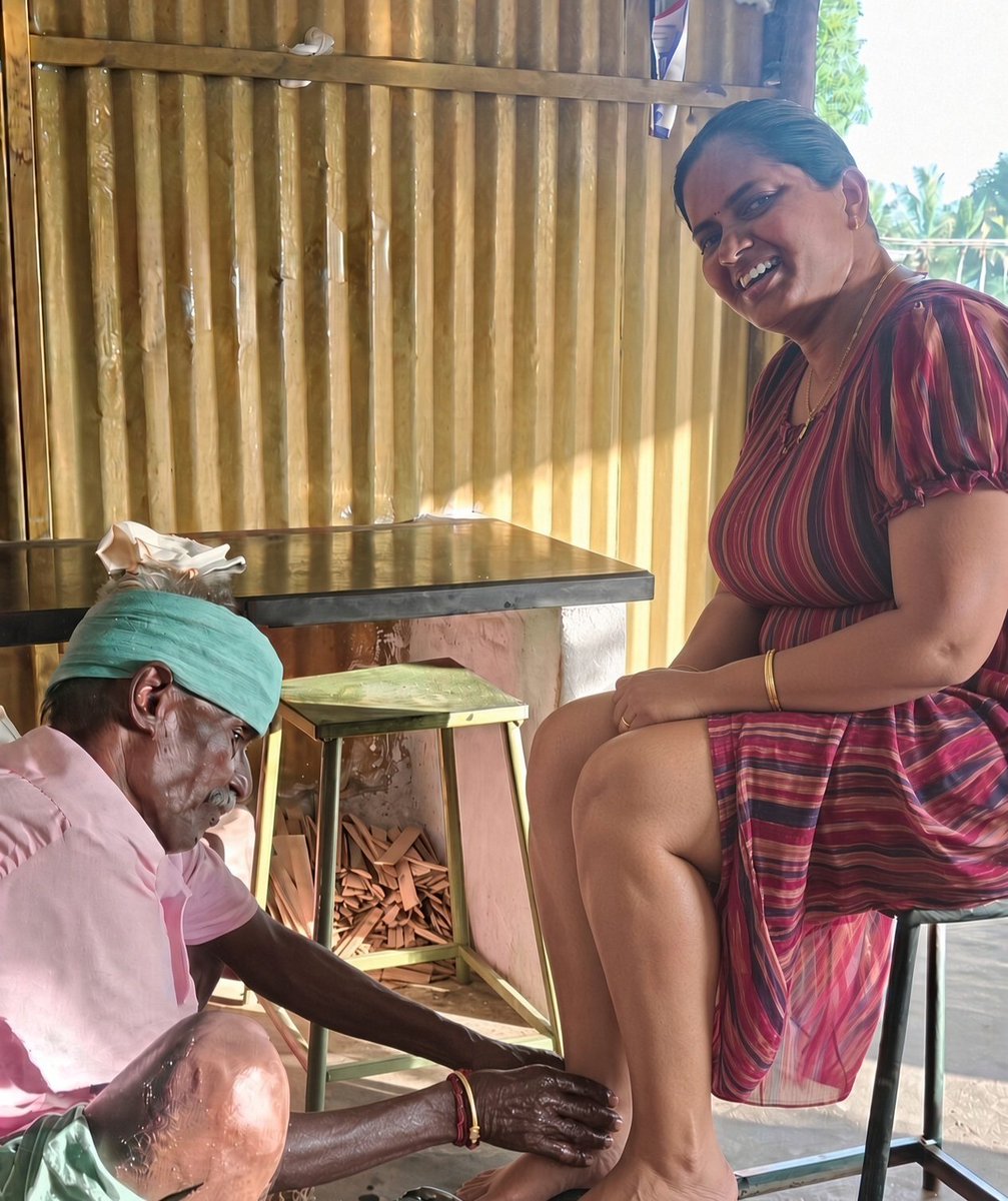 Geetaammu25's tweet photo. Sainikaaaa at foot painnnnn.... https://t.co/uKOt5idaBS