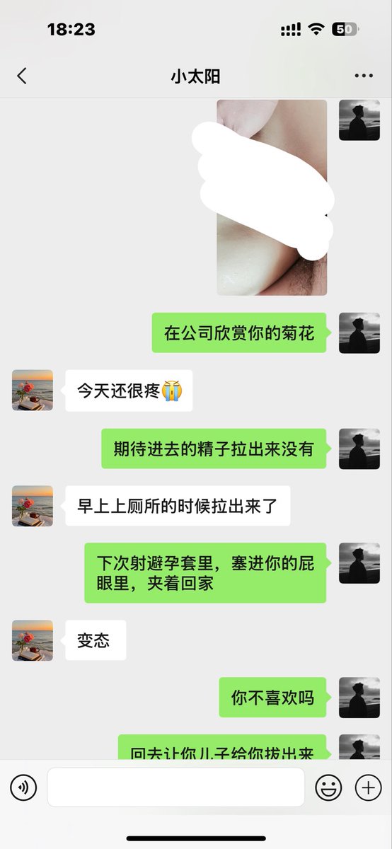 xcam925's tweet photo. 昨天下午约他的骚逼老妈去操她的骚逼，第一次操了母狗的屁眼，捅进去的那一刻骚逼叫声真痛苦，最后一炮射在她的屁眼里让她带回了家，晚上他儿子又让她给他吃鸡吧，他也是能忍，没在家里操她的骚逼老妈，但是第一次射在了嘴里，前前后后花了接近三个月时间，把他妈变成了我们的精厕 #熟女 #骚逼 #母狗 https://t.co/dMHHCpUA3M