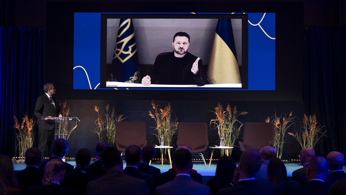 HuffPostItalia's tweet photo. Servono altri soldi a Kiev. L'Ucraina avrà bisogno di 70 miliardi extra nel 2027 dlvr.​it/TVlzb6 https://t.co/btzrRheLTE