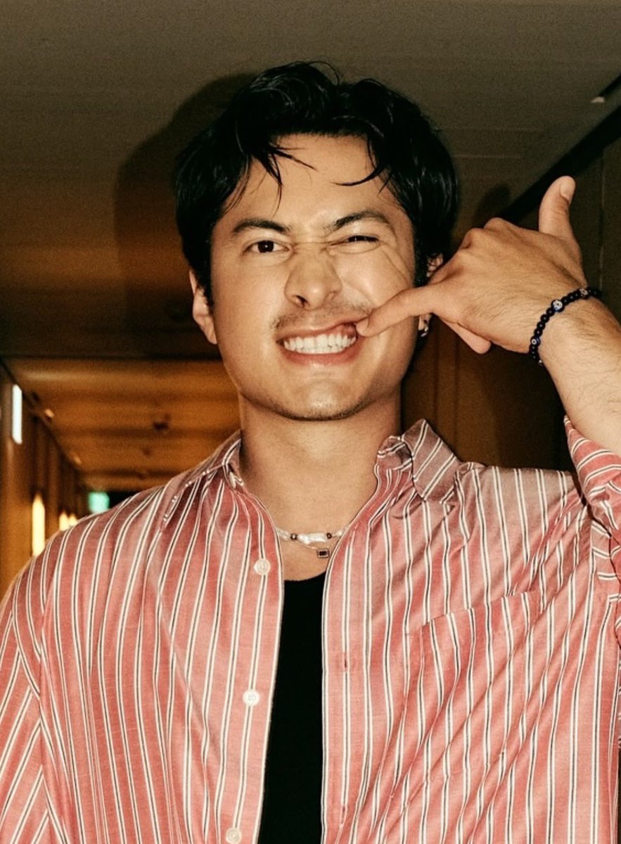 yanngraphic's tweet photo. i love when he shows his teeth https://t.co/moFv2C64wX