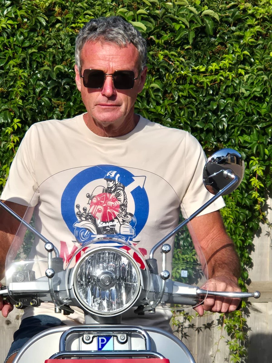 theAngieTaylor's tweet photo. All my tees are ON SALE this autumn. And there’s FREE UK DELIVERY this weekend! Not just for punks either. Check out my Mod tees. Modelled by my friend, Paul &amp; his beautiful vespa! We also have Lambretta versions! @TMolotovs #mods https://t.co/d22cEpX6ZG https://t.co/fpmTM4ao2W