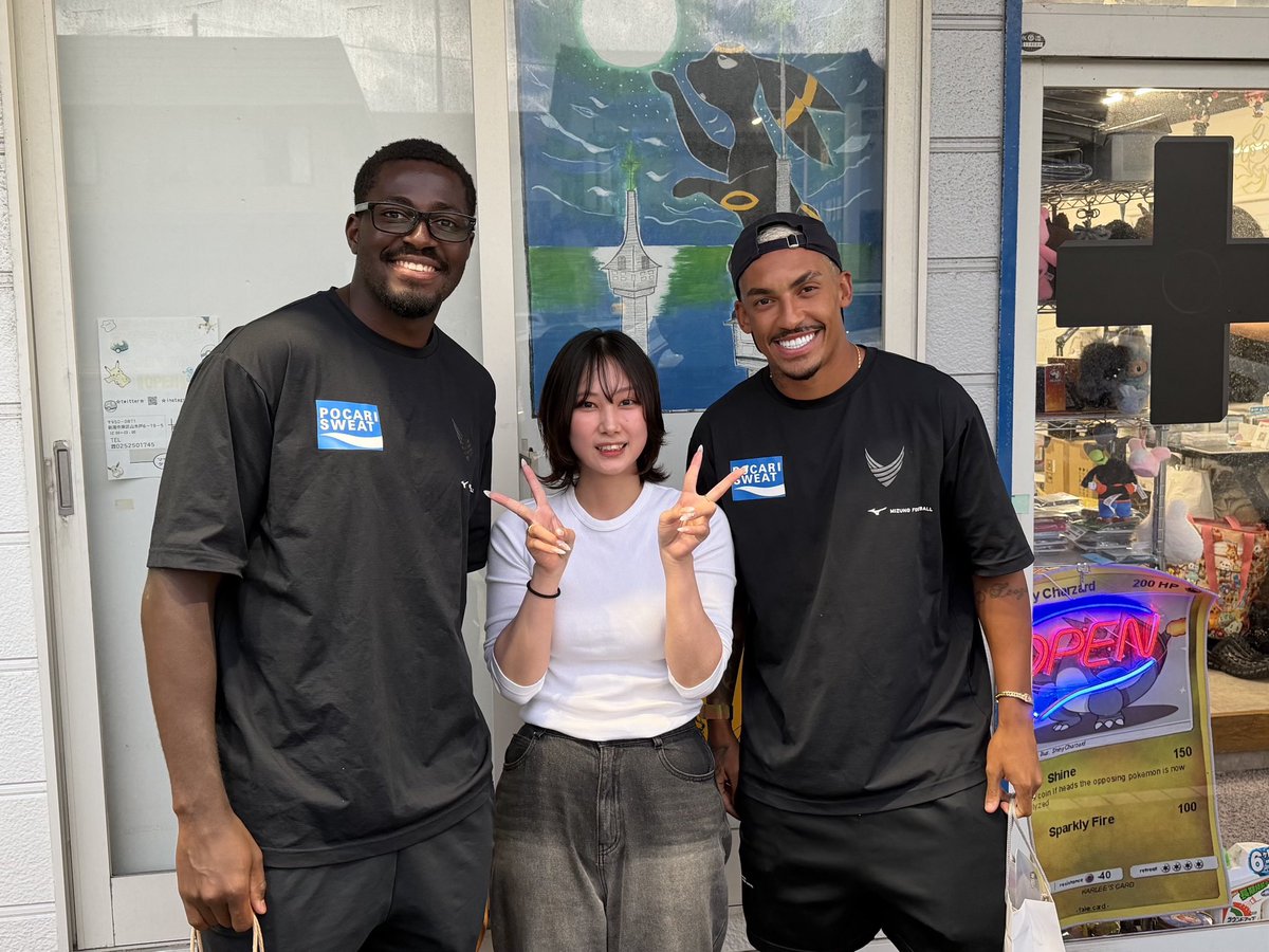 masara_niigata's tweet photo. 改めて投稿させていただきます。
徳島ヴォルティスから
カイケ選手・ルーカスバルセロス選手にご来店頂きました。
関係者の方々ご迷惑をおかけして大変申し訳ございません。

我々スタッフは、今回完全に2人のファンになってしまいDAZNを契約してしまいました。

てか、ルーカス選手上手すぎてビビりました。視野広いし、南米選手特有のボールタッチのリズム。身体の使い方上手すぎて滅でした。

カイケ選手は出場機会がなく見れませんでしたが、今後の試合追いかけさせていただきます。

J2なんてと心のどこかで思ってた自分がいましたが、日本のサッカーレベル高すぎませんか？

地元、アルビレックス新潟の応援はもちろん徳島ヴォルティス様の試合追わせて頂きます。

再三にはなりますが、この度は我々の配慮がいかず多方面の皆様にご迷惑をおかけして大変申し訳ございませんでした。