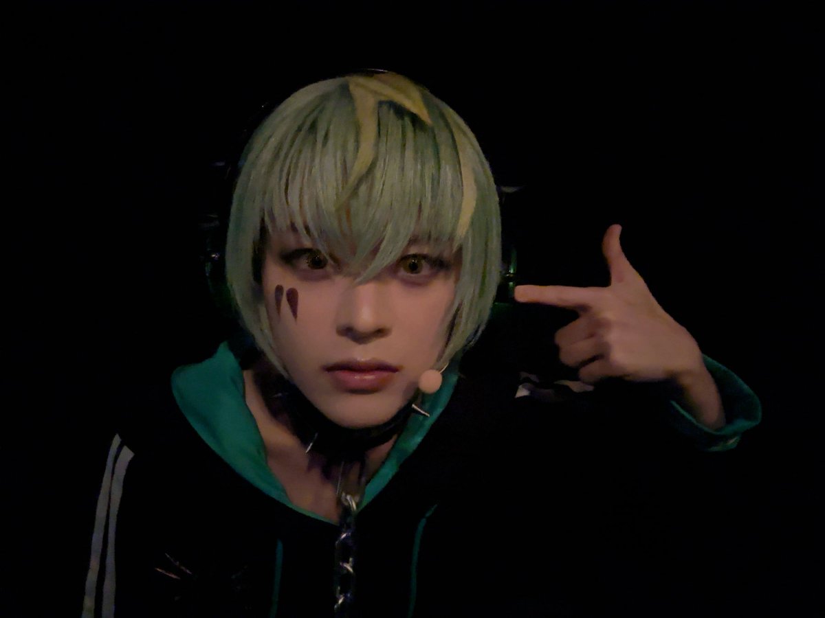 miyawaki2001's tweet photo. パラステ2日目ありがとうございました⛓️
皆さんのペンライトや声援や動画とても嬉しいです。賢太くんはエゴサめっちゃしてるんで、「クソ雑魚共犬飼犬飼ばっかでキモ」って言ってました。なんで賢太くんの事も呟いてあげてくださいね☺️

明日もよろしくお願いします！🔥
#パラステRtL 
#御子柴賢太 https://t.co/fVEe4ThCZY