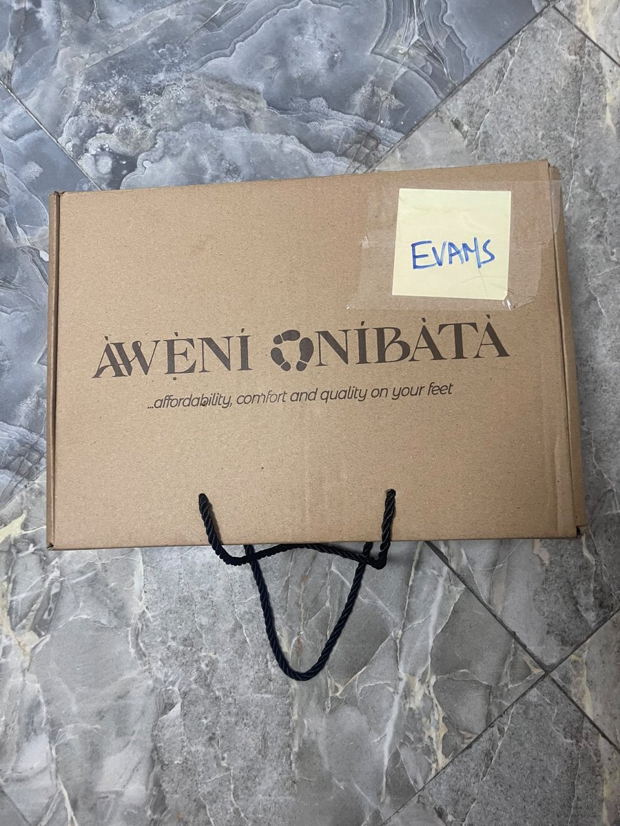 _Somtochi's tweet photo. Tell me about your week in four frames 🖼️ 🙏🏾

Here’s mine: 

F1- One of the best meal I’ve ever made (plantain porridge) 
F2- My body wash 
F3- Cartoon me 
F4- Can’t wait to get my package 😫 https://t.co/U6tRJ2KA3Z