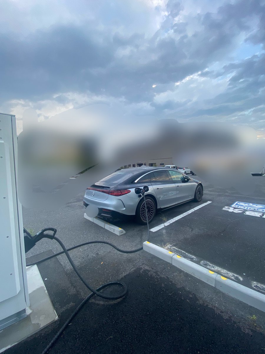 doctor_boxster's tweet photo. 後部座席スモークガラスで充電も快適🔋 https://t.co/dw5mRth0vr