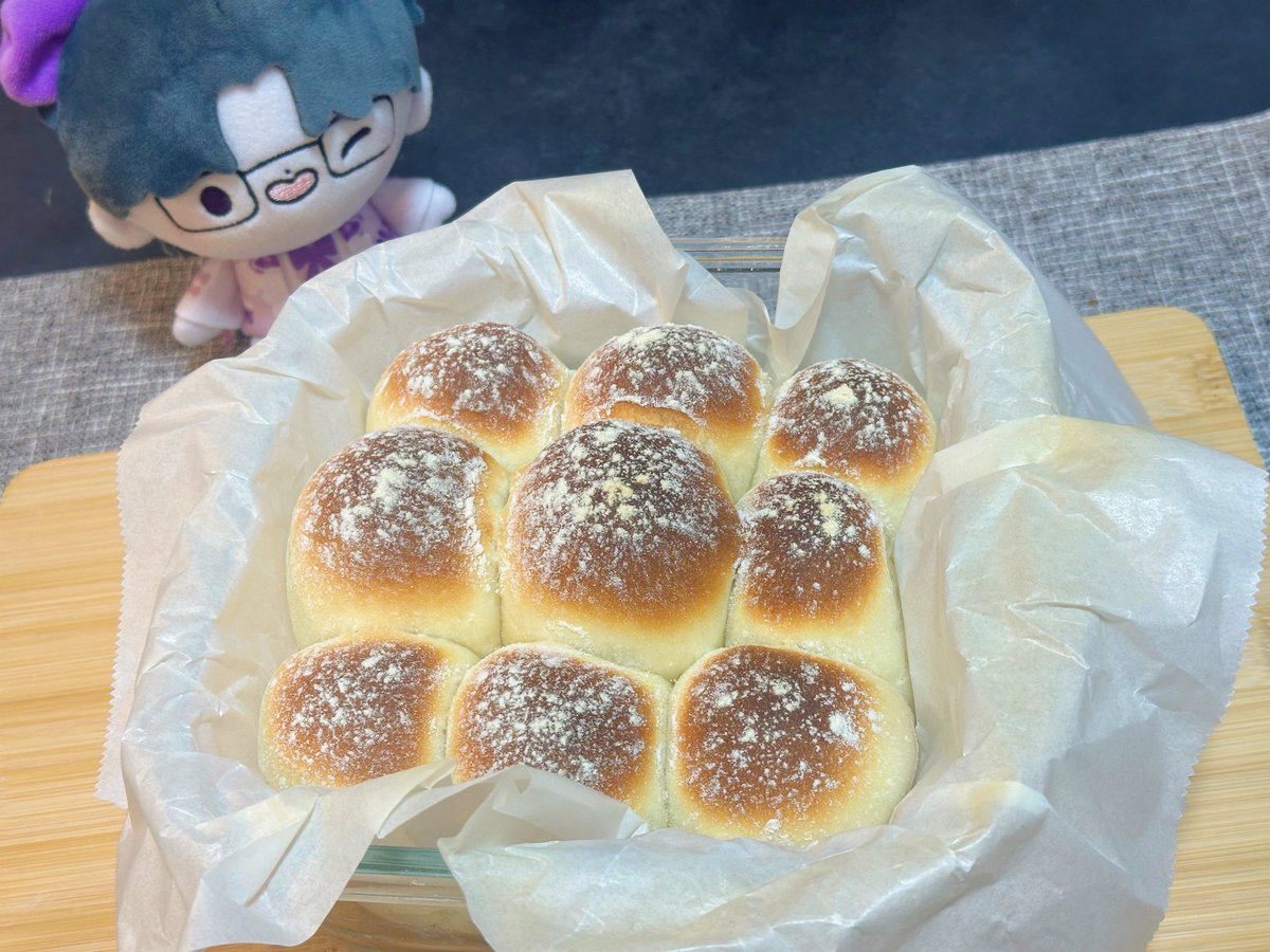 naruki_paragon's tweet photo. なるきさん、パンを焼く🍞
ふわふわもちもちちぎりパン☁️💭 https://t.co/UvLpybh34V