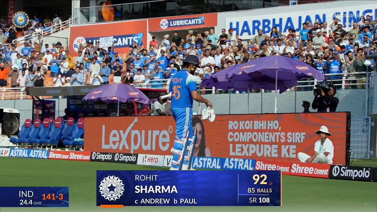 CricCrazyJohns's tweet photo. A STANDING OVATION FOR ROHIT SHARMA 🥹❤️ https://t.co/QhbgvfzL3f