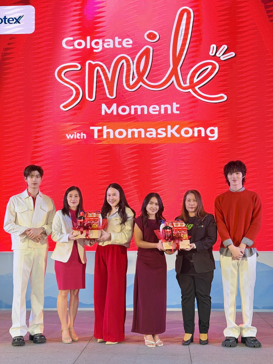 DomundiTV's tweet photo. ขอขอบคุณ “Colgate Thailand” และ @BigCThailand ที่ให้เกียรติ “โทมัส” @tthomastc และ “ก้อง” @kongjiro_ ได้มาร่วมกิจกรรมงานในวันนี้นะคะ 🥰

ขอขอบคุณแฟน ๆ ทุกคนที่มาเจอกัน รวมถึงแฟน ๆ ที่ส่งกำลังใจมาให้ทั้งสองคนด้วยนะคะ 🫶🏻✨️

#ColgateSmileMomentWithThomasKong 
#BigCBeautyFair https://t.co/lVm5VAgF10