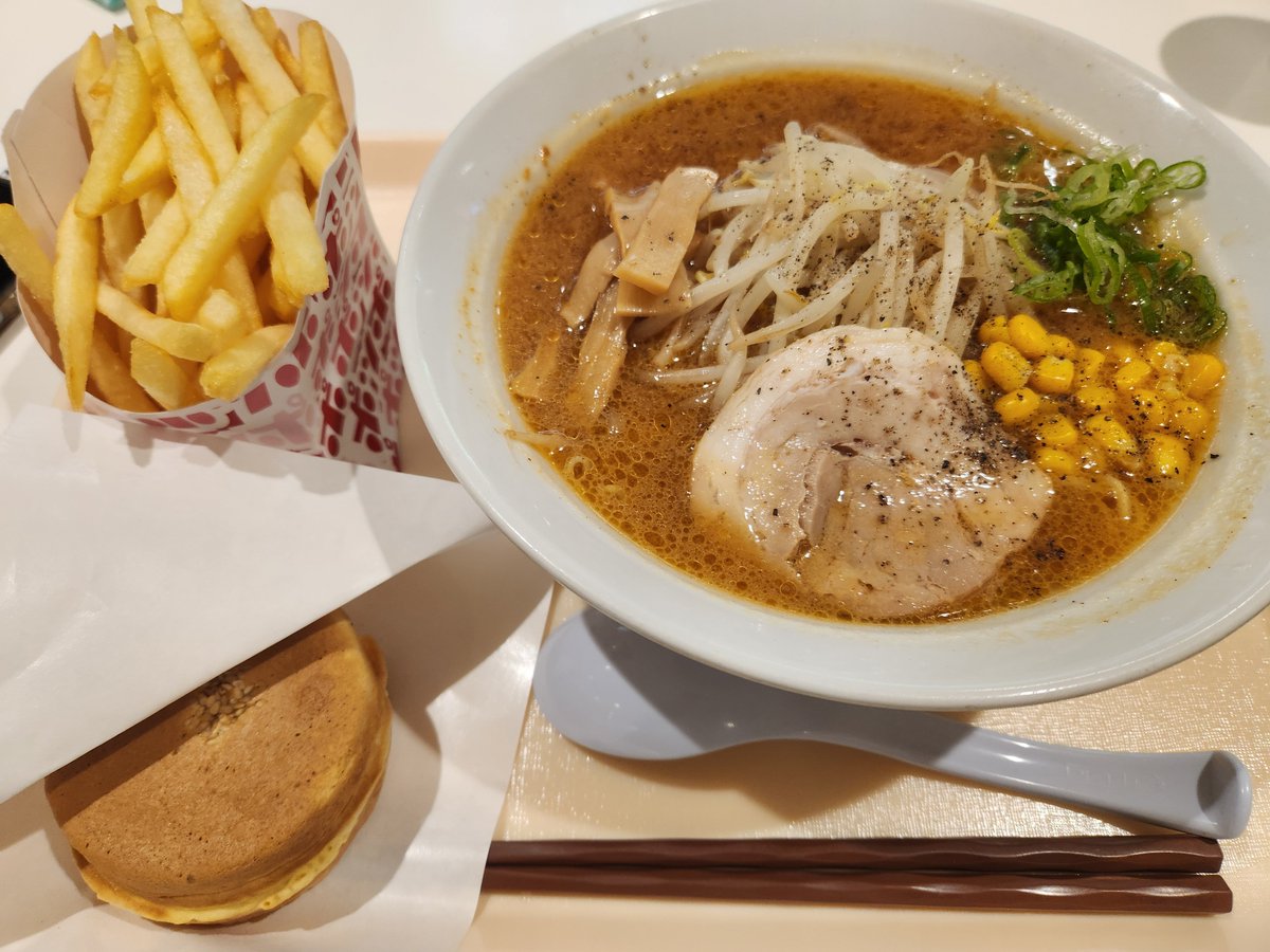 numagecchu's tweet photo. ポッポで味噌ラーメンとポテトと紫いもの今川焼を食べました。食器返す時におばちゃんに「また来てくださいねー！」と言われて涙目になりました。また来ます。 https://t.co/Yil1O69zd6