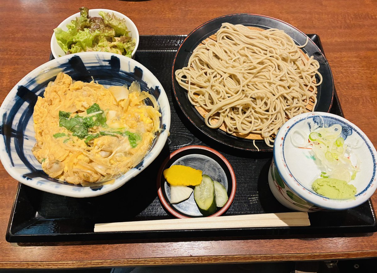 micamahina's tweet photo. 地元の蕎麦屋にて、あさり玉丼セット。磯の風味豊かで大満足❤️ https://t.co/OqF7zFtYHq