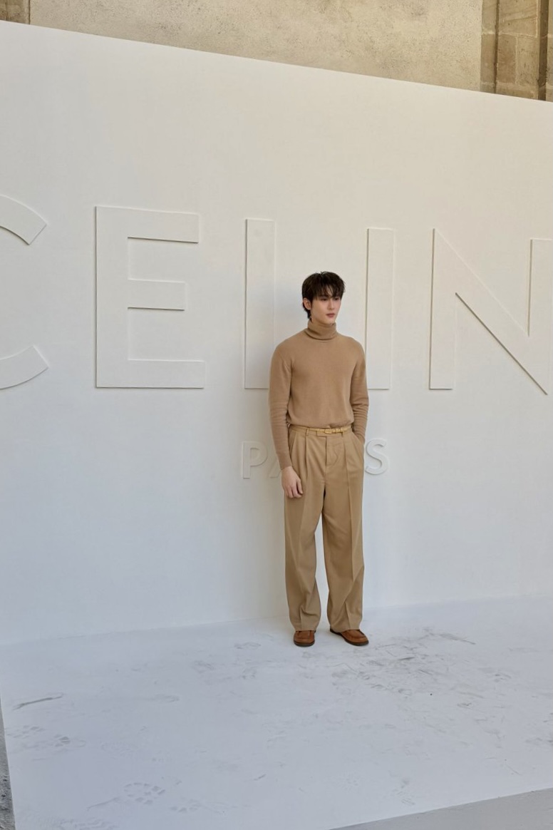 TheePopCore's tweet photo. Book Kasidet looks strikingly handsome today at Celine Fashion show in Paris. https://t.co/l3Aghiqc2F
