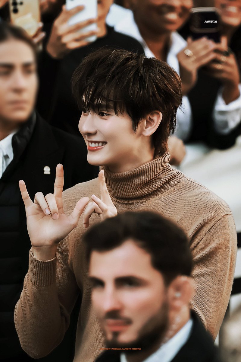 TheePopCore's tweet photo. Book Kasidet looks strikingly handsome today at Celine Fashion show in Paris. https://t.co/l3Aghiqc2F