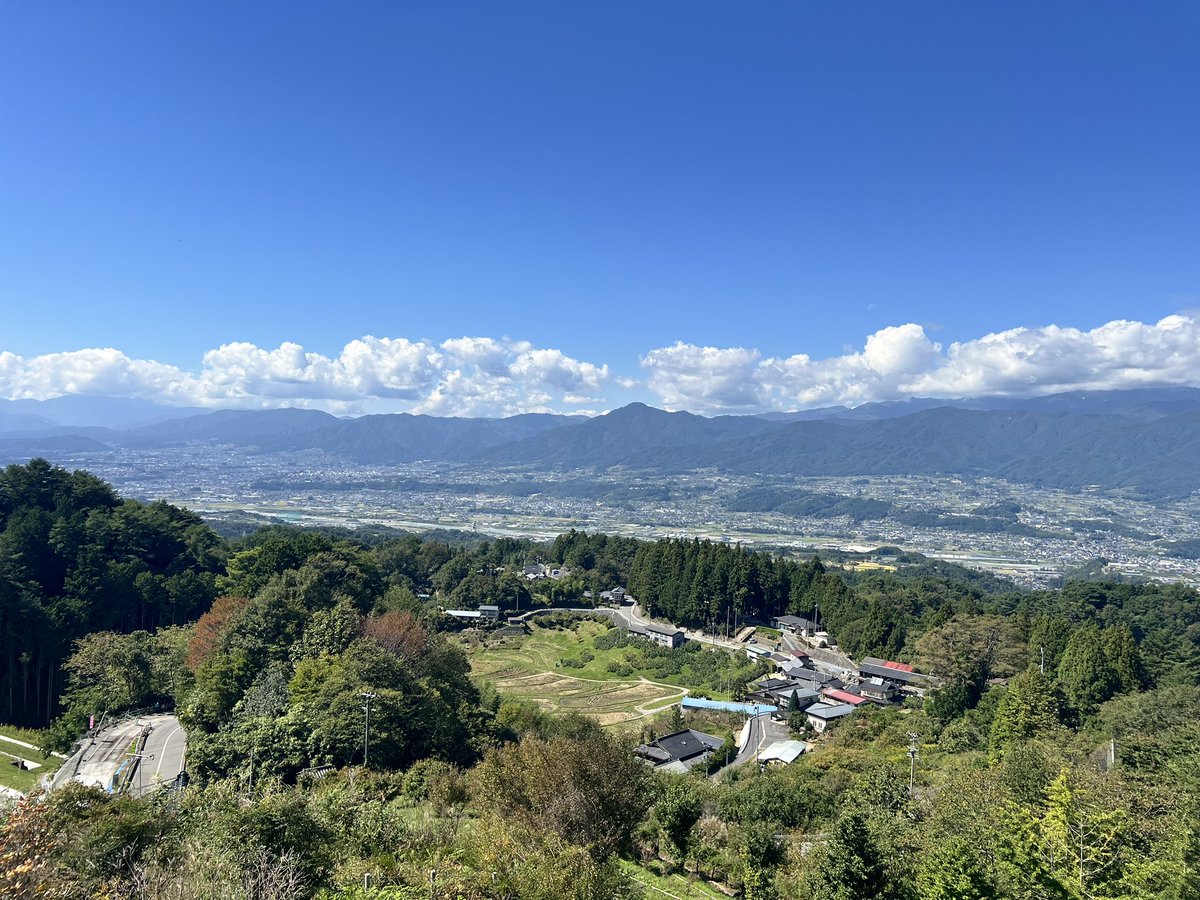 sibamaimai's tweet photo. 福島てっぺん公園、秋晴れの快晴で見渡す豊丘村、のどかです https://t.co/jtswDUApTT