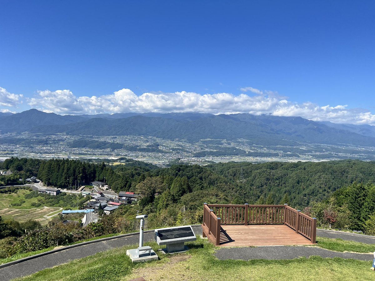sibamaimai's tweet photo. 福島てっぺん公園、秋晴れの快晴で見渡す豊丘村、のどかです https://t.co/jtswDUApTT