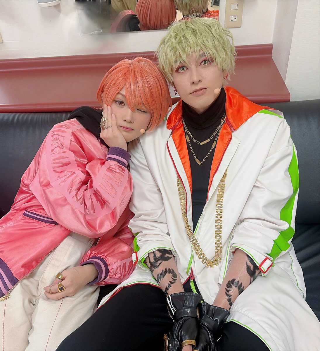 lo2q_SHO's tweet photo. 北斎がかわいいポーズタイム参加してくれた🫰

夜公演ありがとうございました！！

兄貴たちの安心感は世界一なんだよね。

みんな撮可ちゃんと撮れてるかな！ヘッズの声も！何かあればいっぱい教えてねー！😆

#パラステ #パラステ撮可 https://t.co/eUnfG1eMGh
