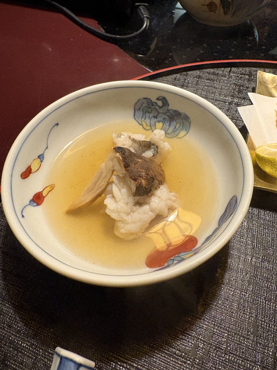 tiaking39's tweet photo. 本日は美味しいハモを食べさせていただきました( 'ч' )ŧ‹”ŧ‹”
一緒に行ってくれた人に感謝(ㅅ´꒳` ) https://t.co/WgMBpJEGPK