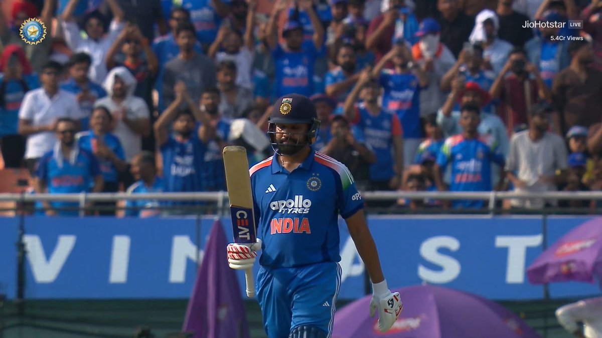 CricCrazyJohns's tweet photo. 138(110), 32(35), 101(75) &amp; 92(85) ARE THE LAST 4 SCORES OF ROHIT SHARMA 🔥

- At the age of 39, he is dominating the ODIs. https://t.co/WztvNJg7OD