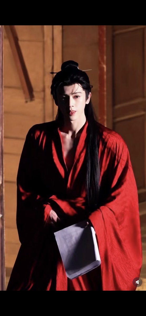 zhangkinghe's tweet photo. The red robe. The chest. The tongue. https://t.co/8y1wI3AU9Q